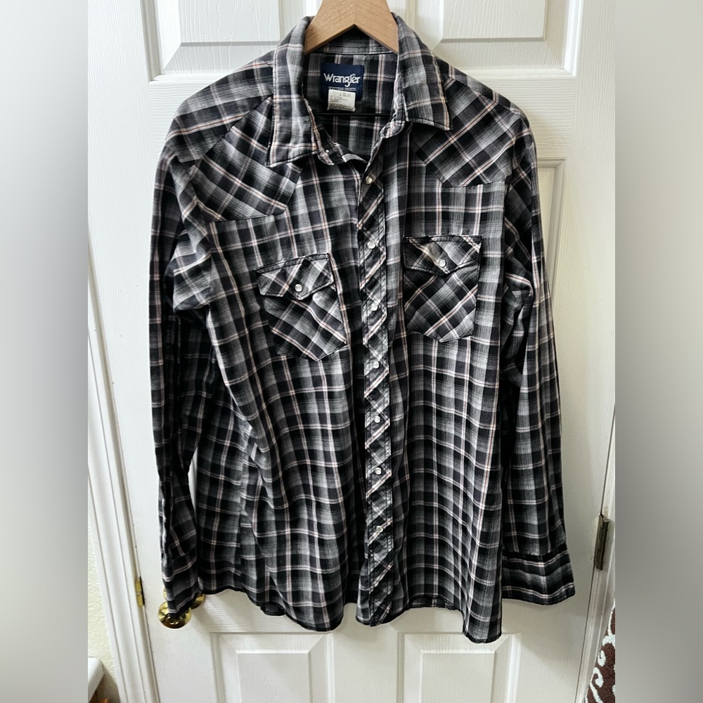 Classic pearl snap wrangler long sleeve shirt